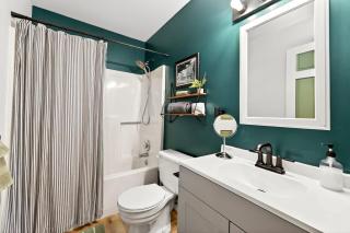 King Bed, Walk or Bike to town, EV, Pets OK - 5