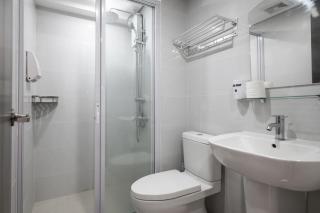 NEW Modern Condo with City View Near Malls - 2
