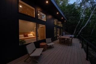 Cozy Luxury Cabin w Hot Tub, Fire Pit, King Bed - 9