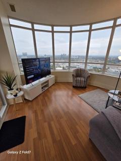 Luxury 2BR 2BA Penthouse by Celebration Sq YYZ UFT - 2
