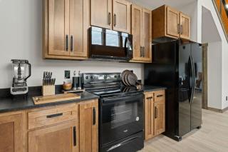 New Cabin Near Dollywood - Hot Tub-Stunning Views - 5