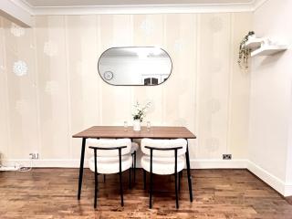 Spacious 4-Bed Home with Big Backyard & Free Driveway Parking - 7