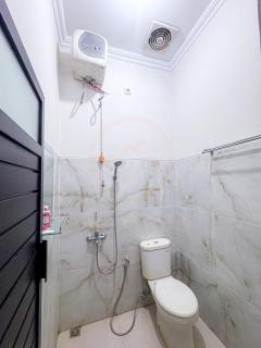 Karenra Guest House di Pusat Kota, Dengan 3 Kamar - 1