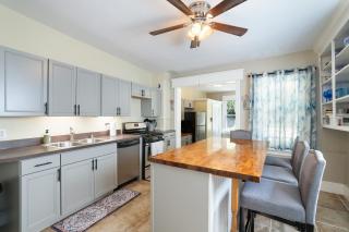 Spacious Broadway Home Downtown Western Modern Charm with parking - 8