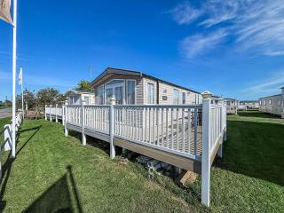 Lovely 8 Berth Caravan With Large Decking Area In Caister, Norfolk Ref 65055Eb - 1