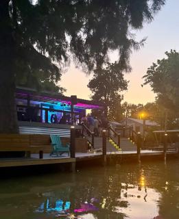 Cozy Newly Renovated Modern Lakehouse - 4