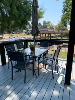 Cozy Newly Renovated Modern Lakehouse - 3