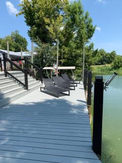 Cozy Newly Renovated Modern Lakehouse - 6