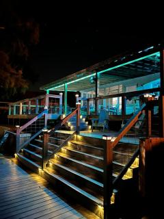 Cozy Newly Renovated Modern Lakehouse - 5