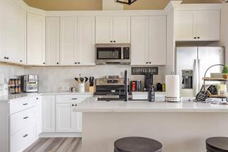3b/3b River Townhome A for 6, Steps Gruene Hall - 2
