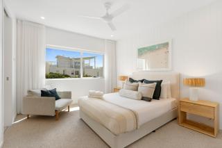 Beachfront Penthouse with Private Rooftop, BBQ, 2Car - 3