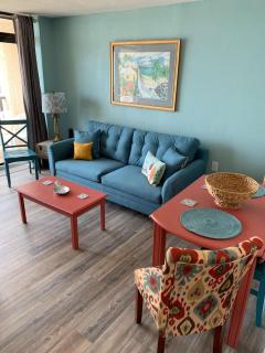 Coastal 1 BR Retreat- steps from the Beach, Sleeps 4 - 9