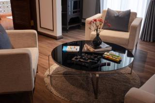 Contemporary Eastern 1BR 5 min BTS| All Essential - 1