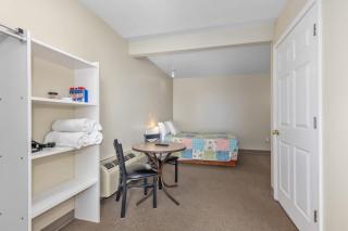 Ground Level Lakeview Room with 1 Double bed suite - 9