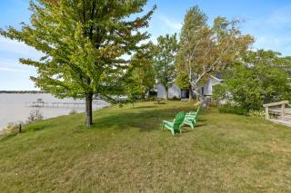 Ground Level Lakeview Room with 1 Double bed suite - 5