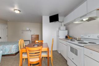 Cozy Lakeview suite with Kitchenette - 7
