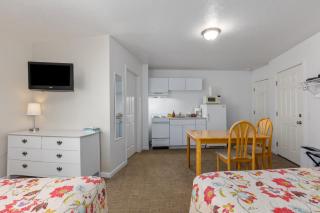 Double Bed Suite with Full Kitchen - 8