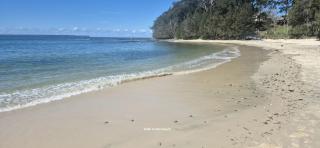 Aqua Shores - 1 Bedroom couples stay - Wifi, Linen, Netflix and AC - 1