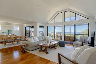 Jay's Beach House I Private Properties - 7