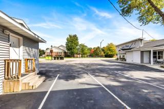 Double Bed suite in Heart of Lake City - 9