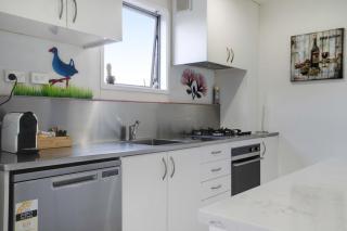 Spacious 2BR Garage 1 Stop on train to Eden Park - 6