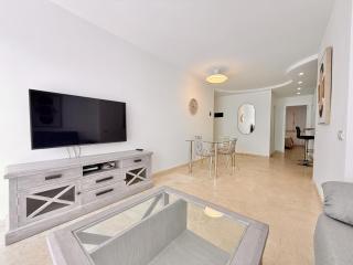 Playa Del Duque Beachside - Renovated 1BR Apartment, PD1 - 5