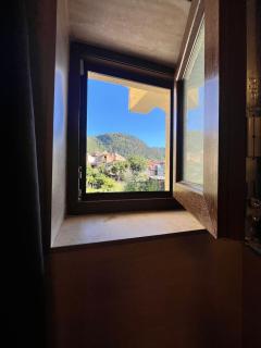 Chic Stay in Historic Brașov - 6