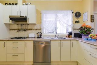 Suburban charm, great location - 6