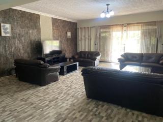 Gorilla African Guest House - 8