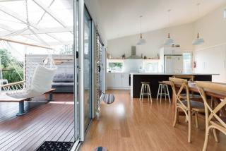 Low Head Coastal Haven: Your Seaside Escape - 2