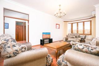 Sunny 3 Bedrooms Large Apartment with 2 Baths , Great View - 0