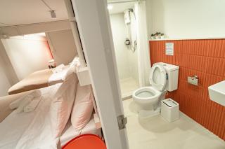 2BR APT on 2nd floor for 6 ppl - 6