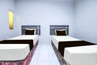 Hotel O Makassar near Mall Panakukang formerly Hotel Lucky Inn Makassar - 3