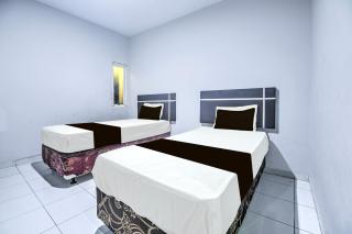 Hotel O Makassar near Mall Panakukang formerly Hotel Lucky Inn Makassar - 4