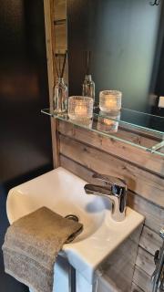 Lapland Landscape Cabin with Nature View, Sauna, Fireplace & Kitchen, Ylläs, Äkäslompolo, Riverside Village - 3