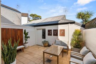 Beautiful Terrace Home with Courtyard - 3