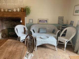 3Bedrooms-Sleeps6-WiFi-Fireplace - 1