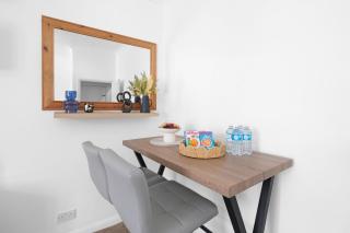 Modern 1 Bedroom Apartment in Gravesend - 3