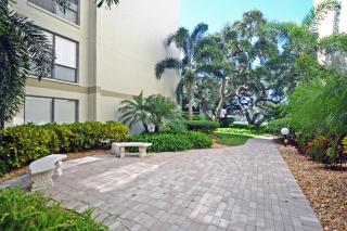 Bay Oaks - E01 - 5