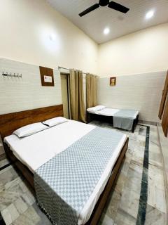 House of Kashi Homestay- Studio and Budget Rooms - 4