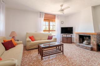 Villa with private swimming-pool in quiet location - 6