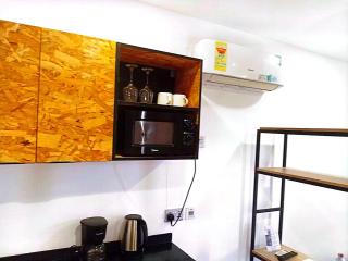 Yet Shipping Container - 1