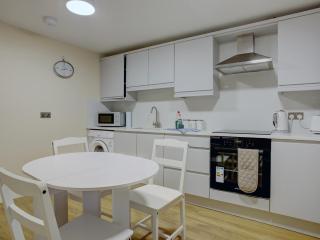 Modern 2-Bed Flat Near Newcastle City Centre PTK - 6
