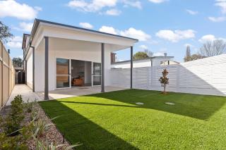 Stunning Seymour - 3 Bed 2 Bath - Amazing Location - 8