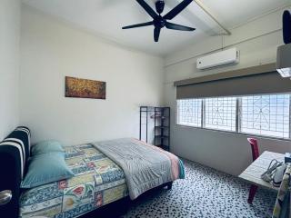 Newly Refurbished Spacious Home, Family-Friendly, COMFY HILL 2 - 4