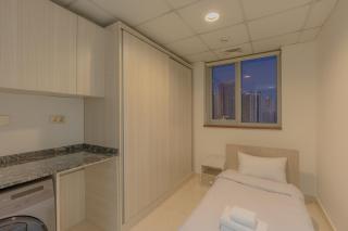 Luxury 3BR Stunning Burj Khalifa View - 4