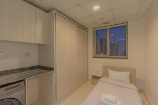 Luxury 3BR Stunning Burj Khalifa View - 2