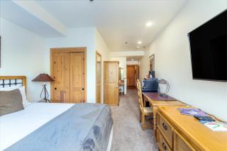 Bear Creek Lodge 212 by Alpine Lodging Telluride - 4