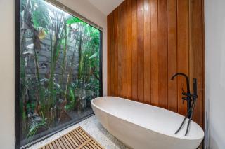 Your Private Oasis in Bali - Modern Villa, Big Pool, Lush Surroundings - 2