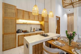 Your Private Oasis in Bali - Modern Villa, Big Pool, Lush Surroundings - 4